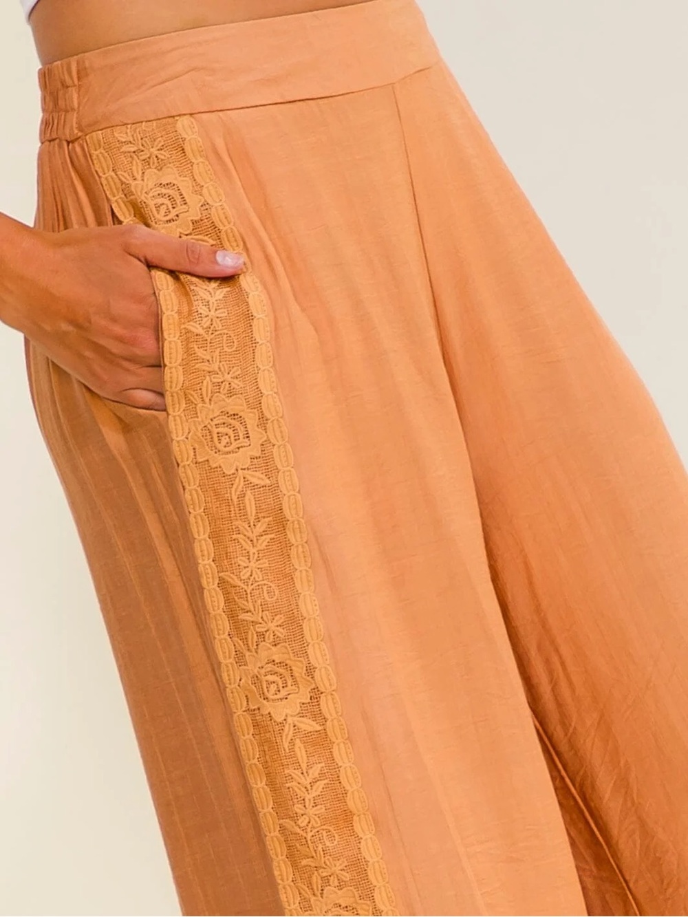 LA REYNA | City in Bloom Pant - peach - Picture 3 of 4